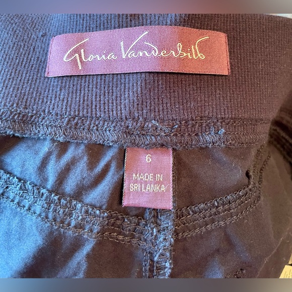 Gloria Vanderbilt! Willa/Navy Capris/Missy size-6/roll up/roll down-hem - Picture 12 of 16